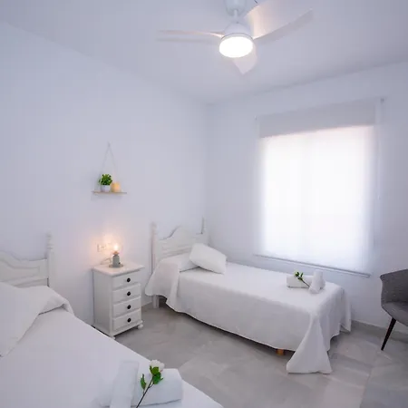 Smart Terrace Beachfront Seaviews Apartment *