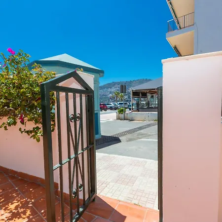 Smart Terrace Beachfront Seaviews
